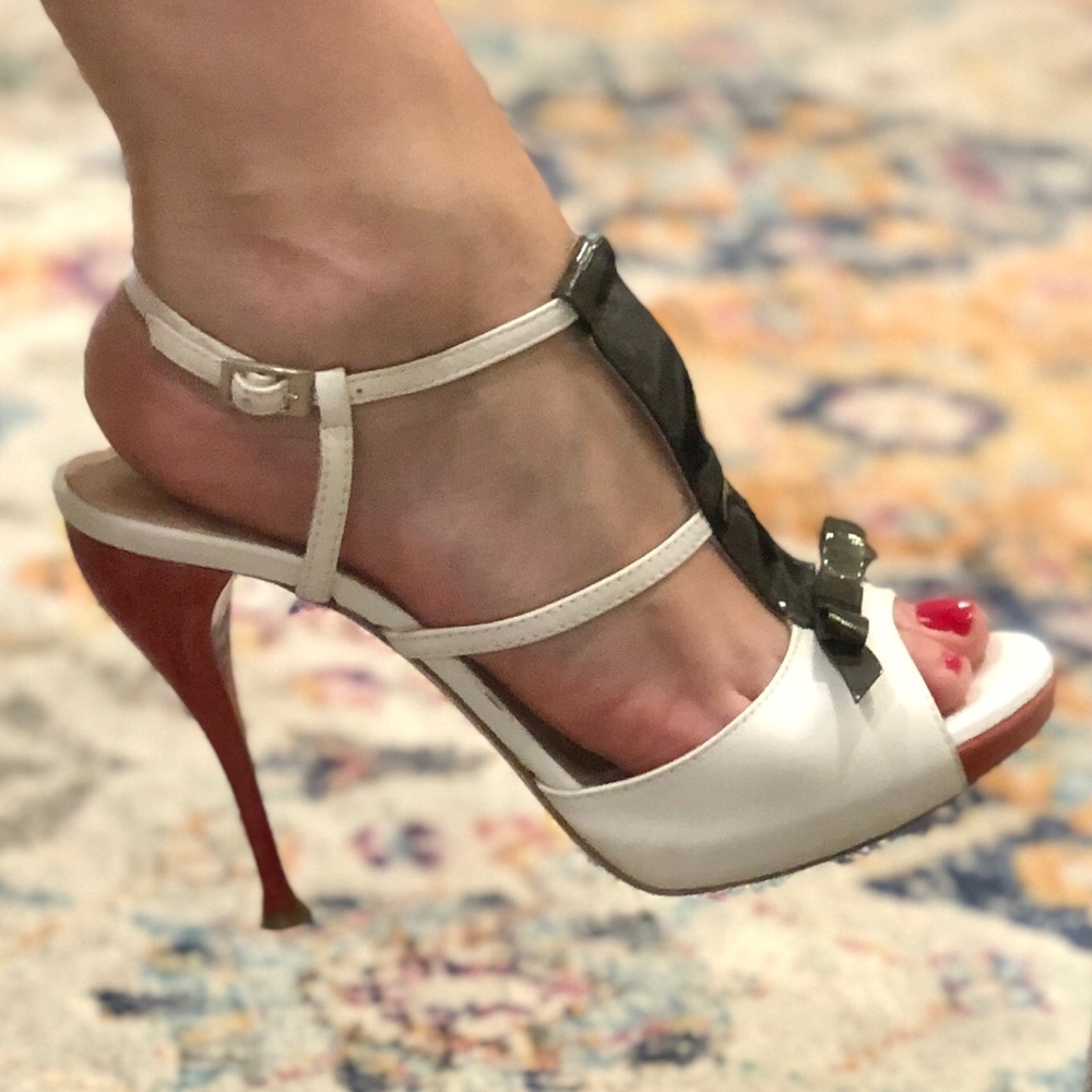 Stylish White and Black Sandals for Every Occasion